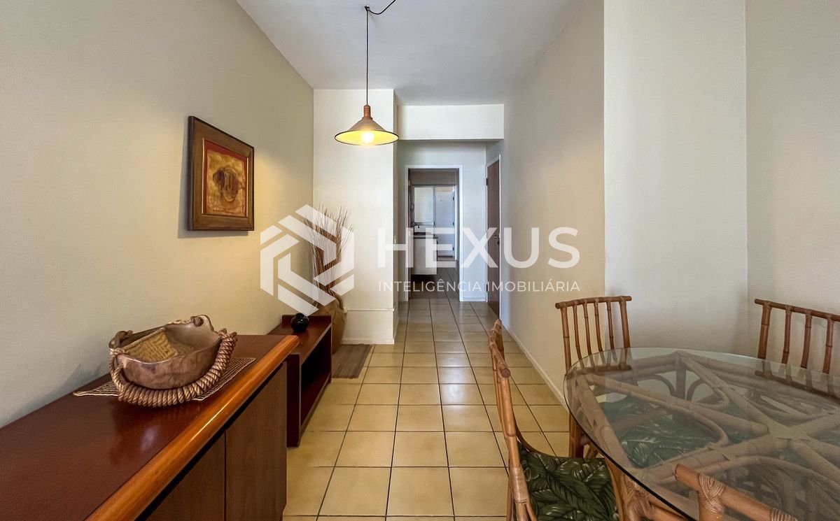 Foto 4 de Apartamento com varanda e lazer a 1 quadra do mar nas Pitangueiras, Guarujá