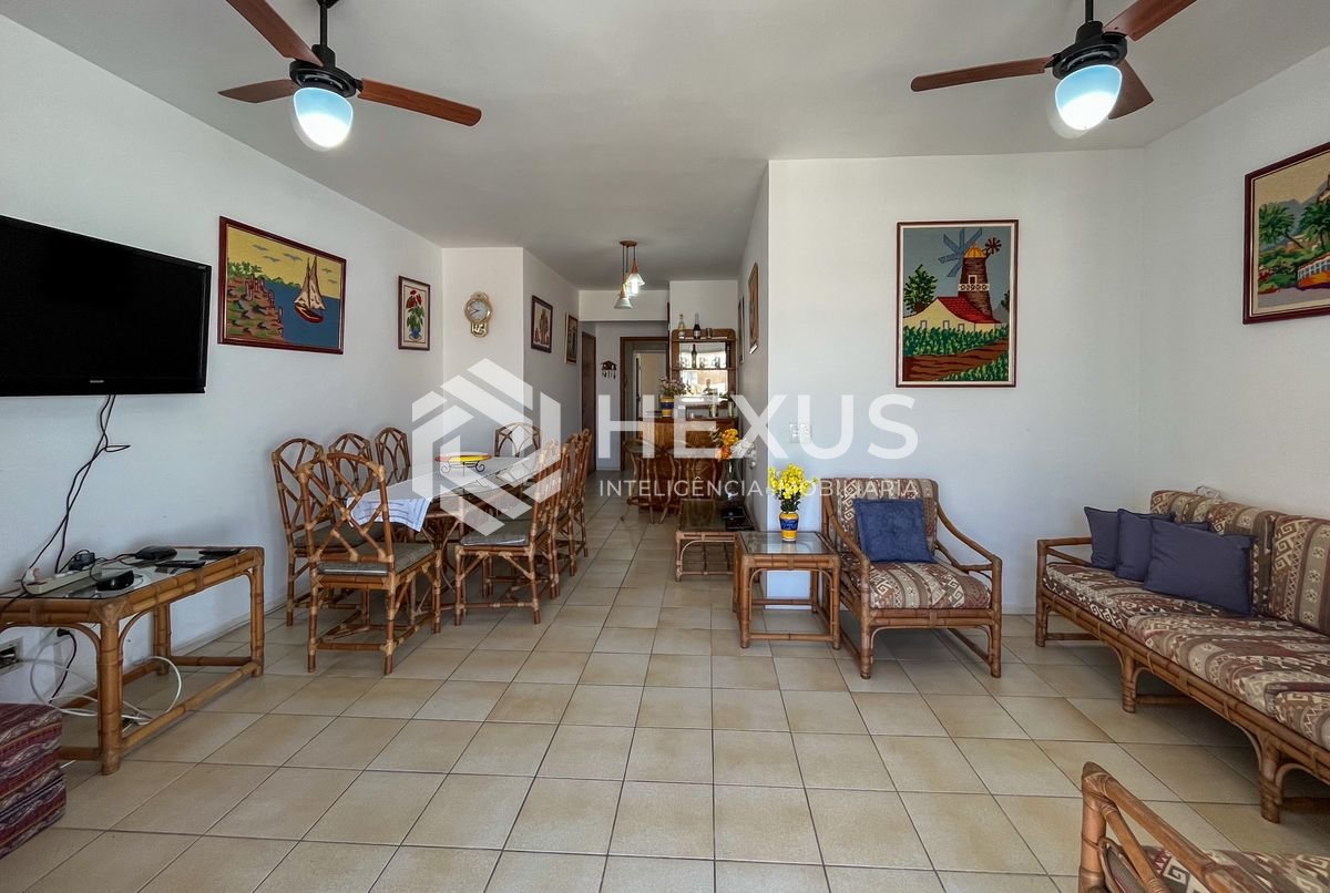 Foto 3 de Apartamento com varanda e lazer a 1 quadra do mar nas Pitangueiras, Guarujá