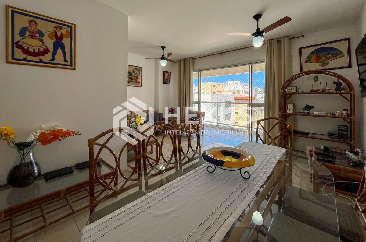 Foto 4 de Apartamento com varanda e lazer a 1 quadra do mar nas Pitangueiras, Guarujá