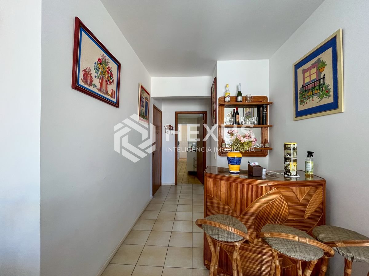 Foto 5 de Apartamento com varanda e lazer a 1 quadra do mar nas Pitangueiras, Guarujá
