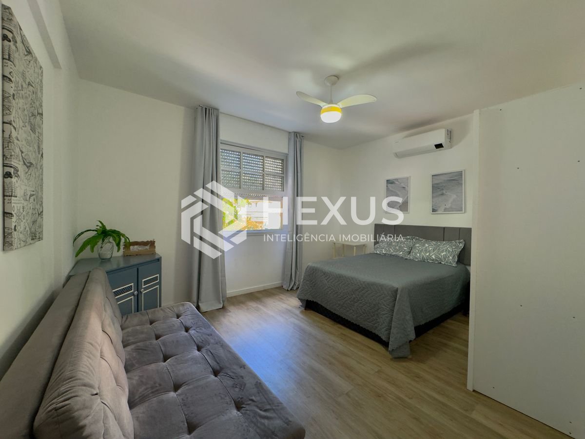 Foto 5 de Apartamento reformado com varanda nas Pitangueiras, Guarujá