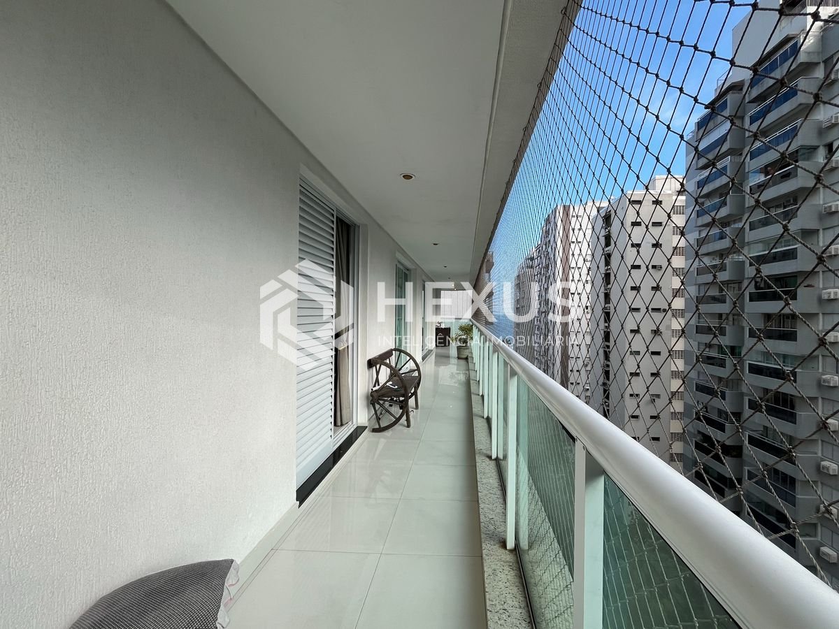 Foto 2 de Apartamento com varanda gourmet e lazer a 1 quadra da praia nas Pitangueiras, Guarujá