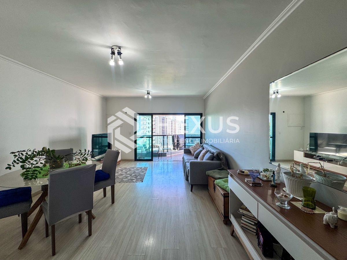 Foto 4 de Apartamento reformado com varanda e lazer nas Astúrias, Guarujá