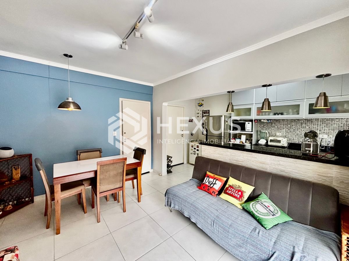 Foto 4 de Apartamento reformado com varanda a 100m da praia no Tombo, Guarujá