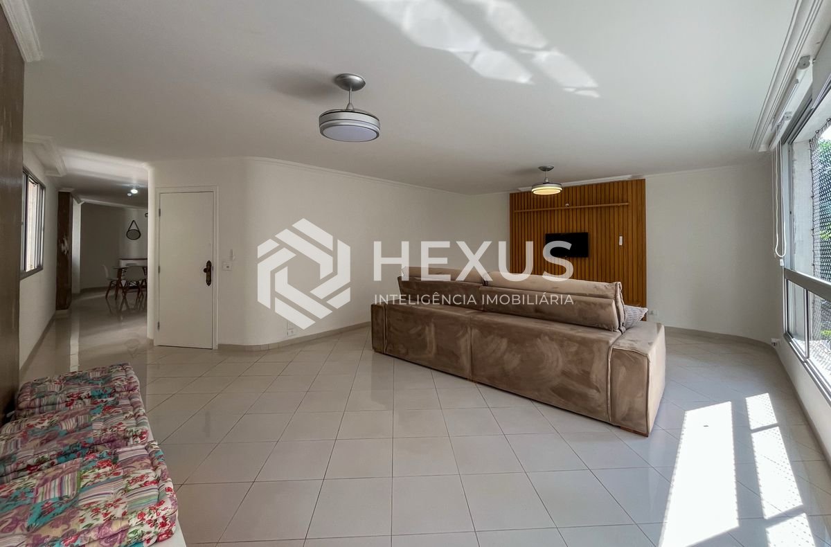 Foto 2 de Apartamento reformado na quadra-mar da Praia das Pitangueiras, Guarujá