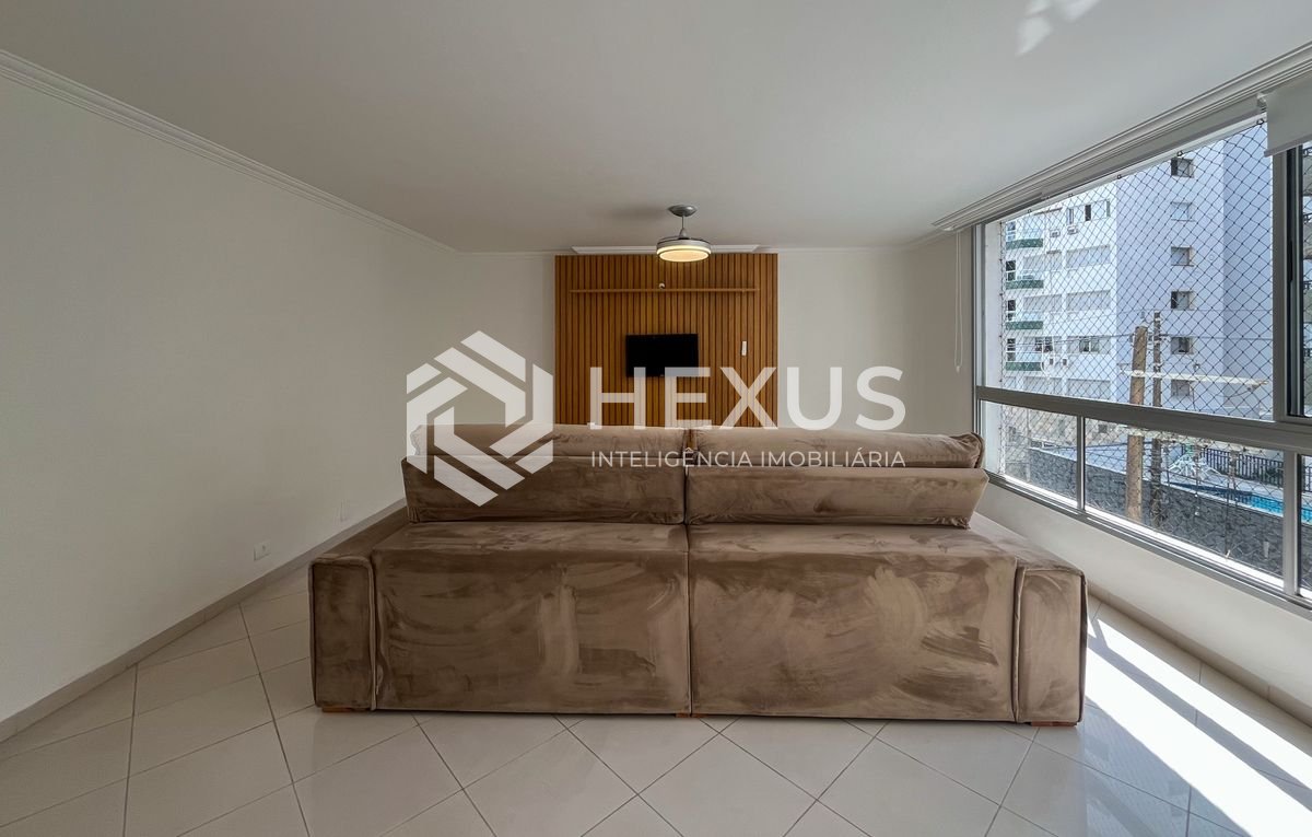 Foto 3 de Apartamento reformado na quadra-mar da Praia das Pitangueiras, Guarujá