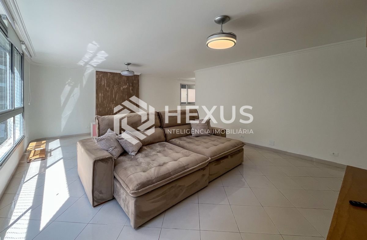 Foto 4 de Apartamento reformado na quadra-mar da Praia das Pitangueiras, Guarujá