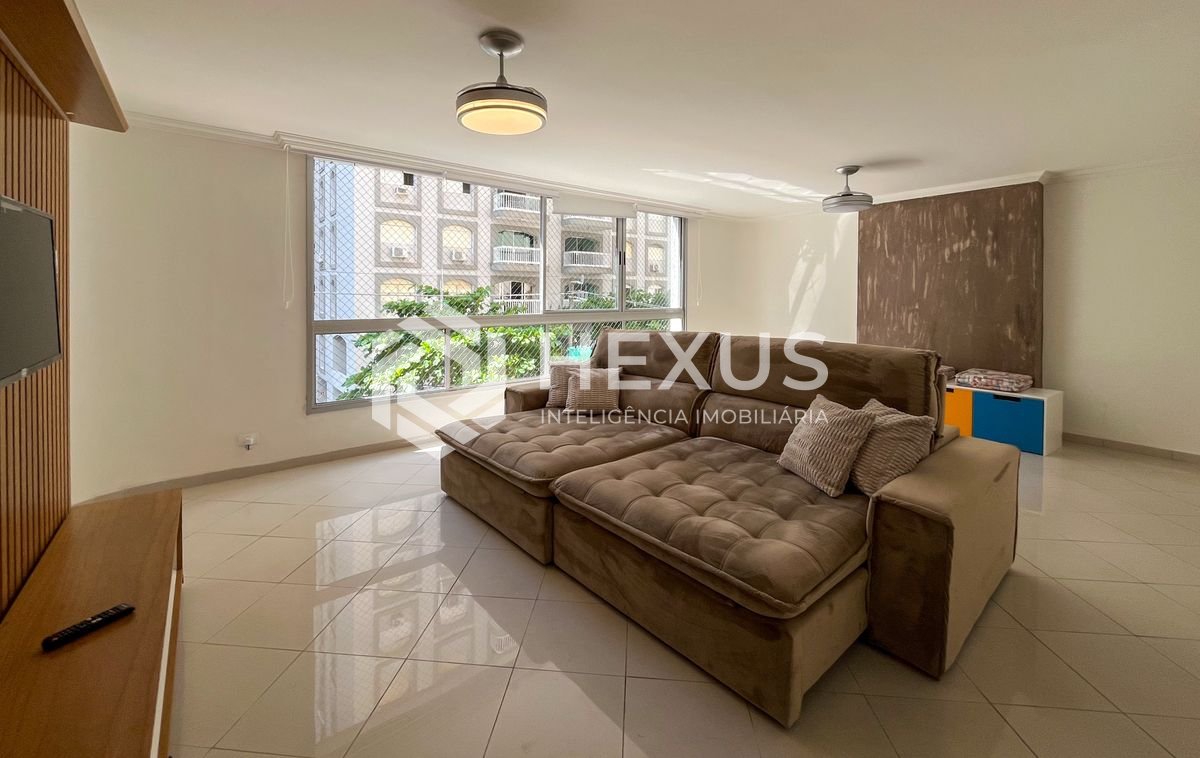 Foto 5 de Apartamento reformado na quadra-mar da Praia das Pitangueiras, Guarujá