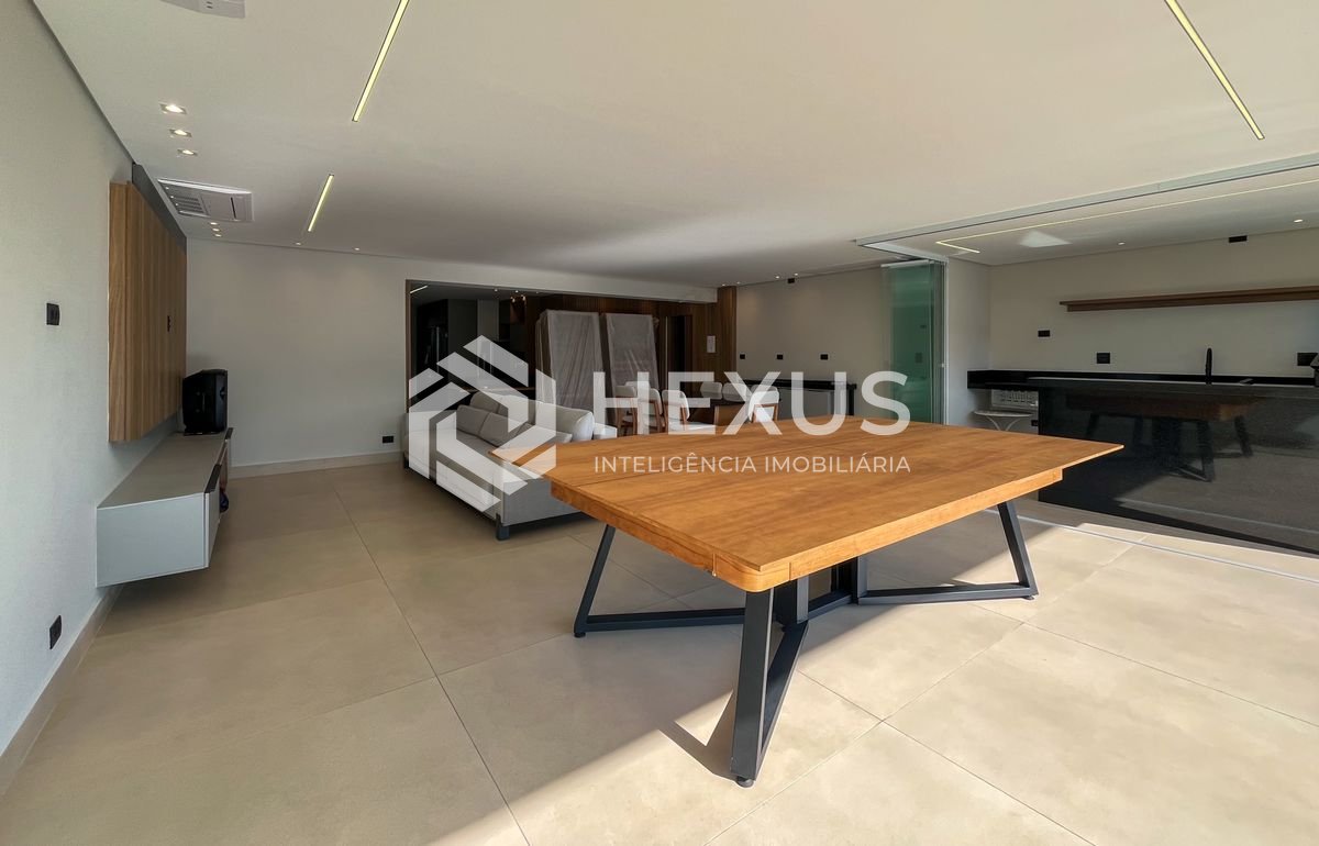 Foto 5 de Apartamento reformado com varanda vista mar e lazer na beira mar da Praia das Pitangueiras, Guarujá