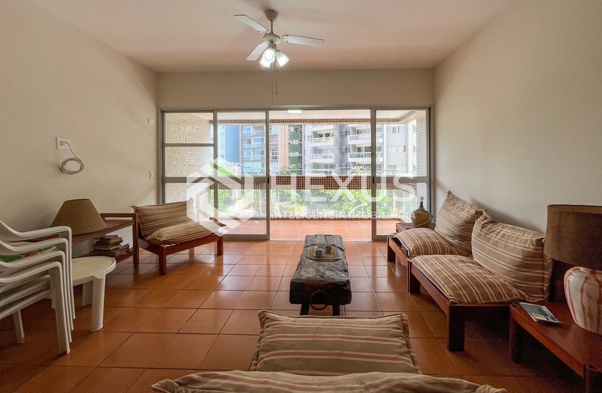Foto 5 de Apartamento com varanda e lazer na beira mar da praia nas Pitangueiras, Guarujá