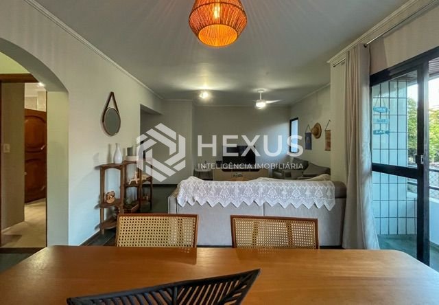 Foto 3 de Apartamento com varanda e lazer a 400m da Praia nas Pitangueiras, Guarujá