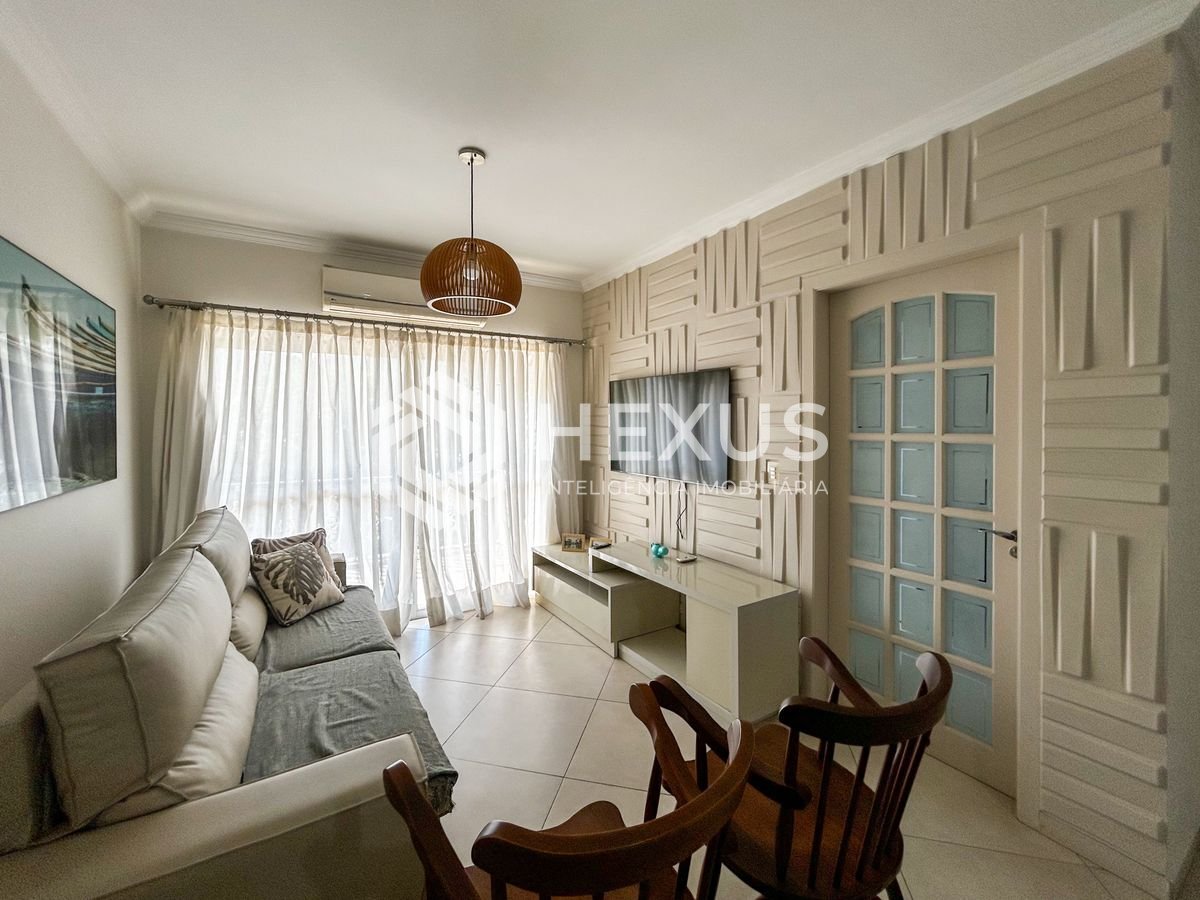 Foto 2 de Apartamento reformado com varanda a 400m da praia na Enseada, Guarujá