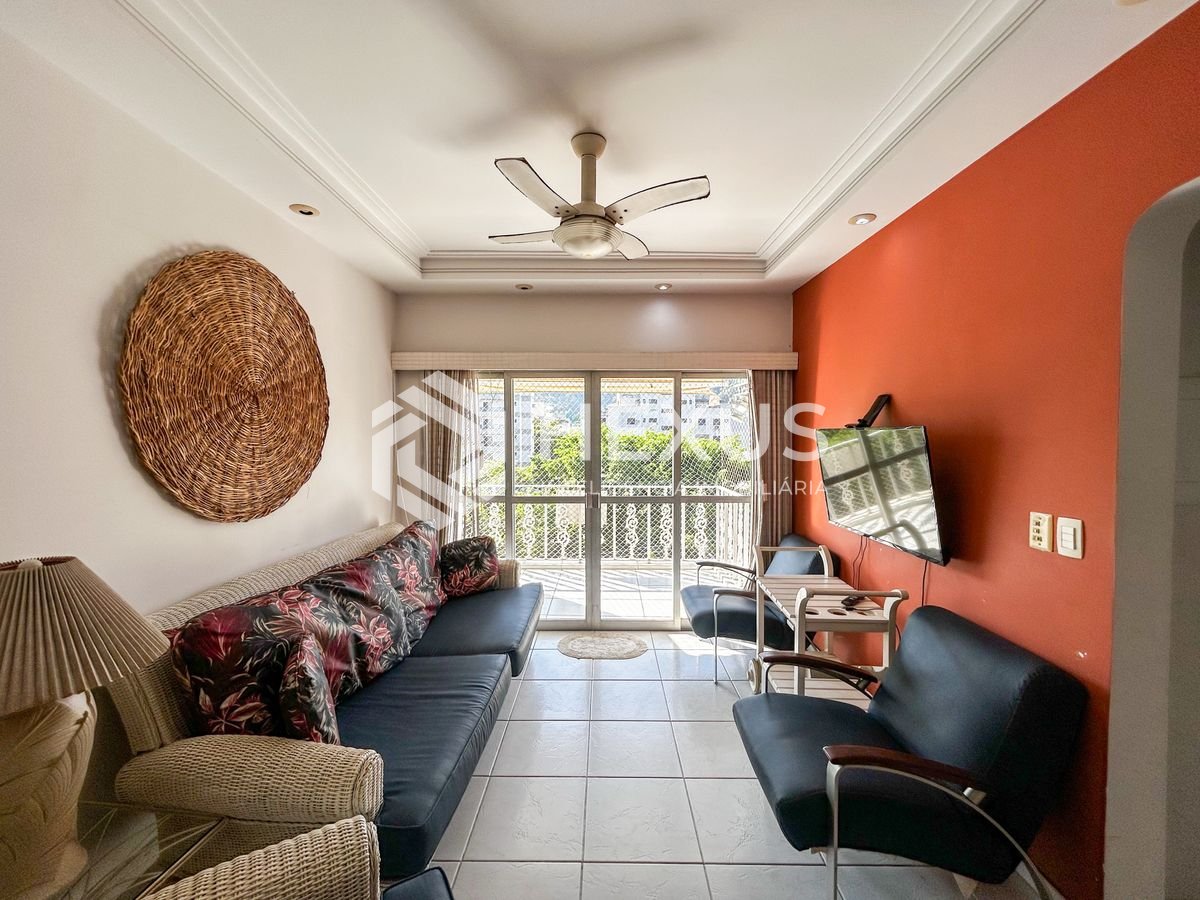 Foto 2 de Apartamento com varanda e lazer a 400m da praia na Enseada, Guarujá