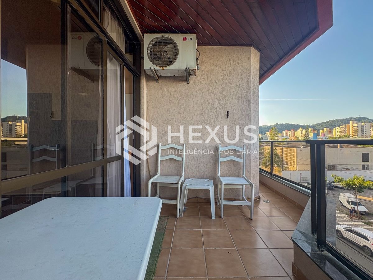 Foto 2 de Apartamento com varanda vista mar a 50m da praia na Enseada, Guarujá