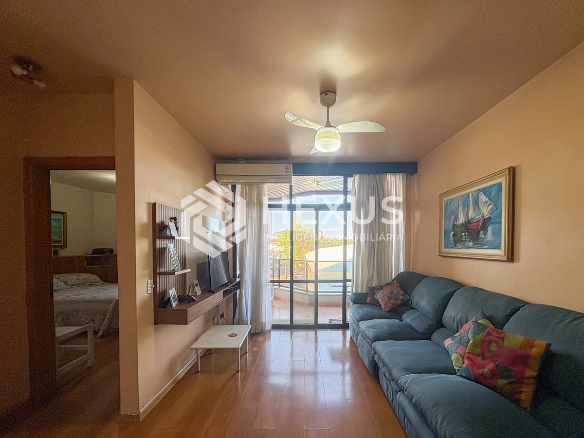 Foto 3 de Apartamento com varanda vista mar a 50m da praia na Enseada, Guarujá