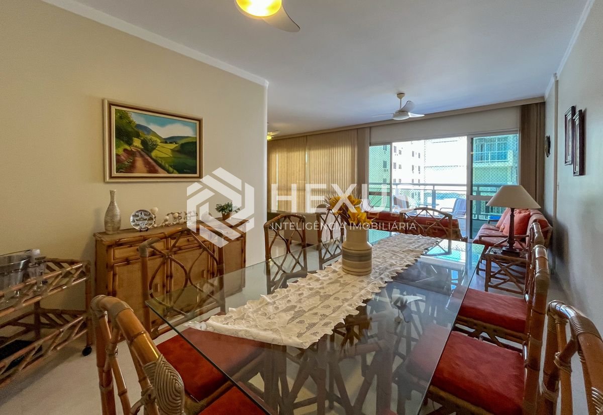 Foto 2 de Apartamento com varanda vista mar a 1 quadra da praia nas Pitangueiras, Guarujá