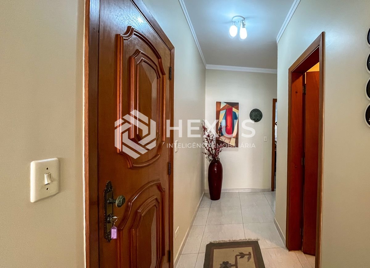 Foto 4 de Apartamento com varanda vista mar a 1 quadra da praia nas Pitangueiras, Guarujá