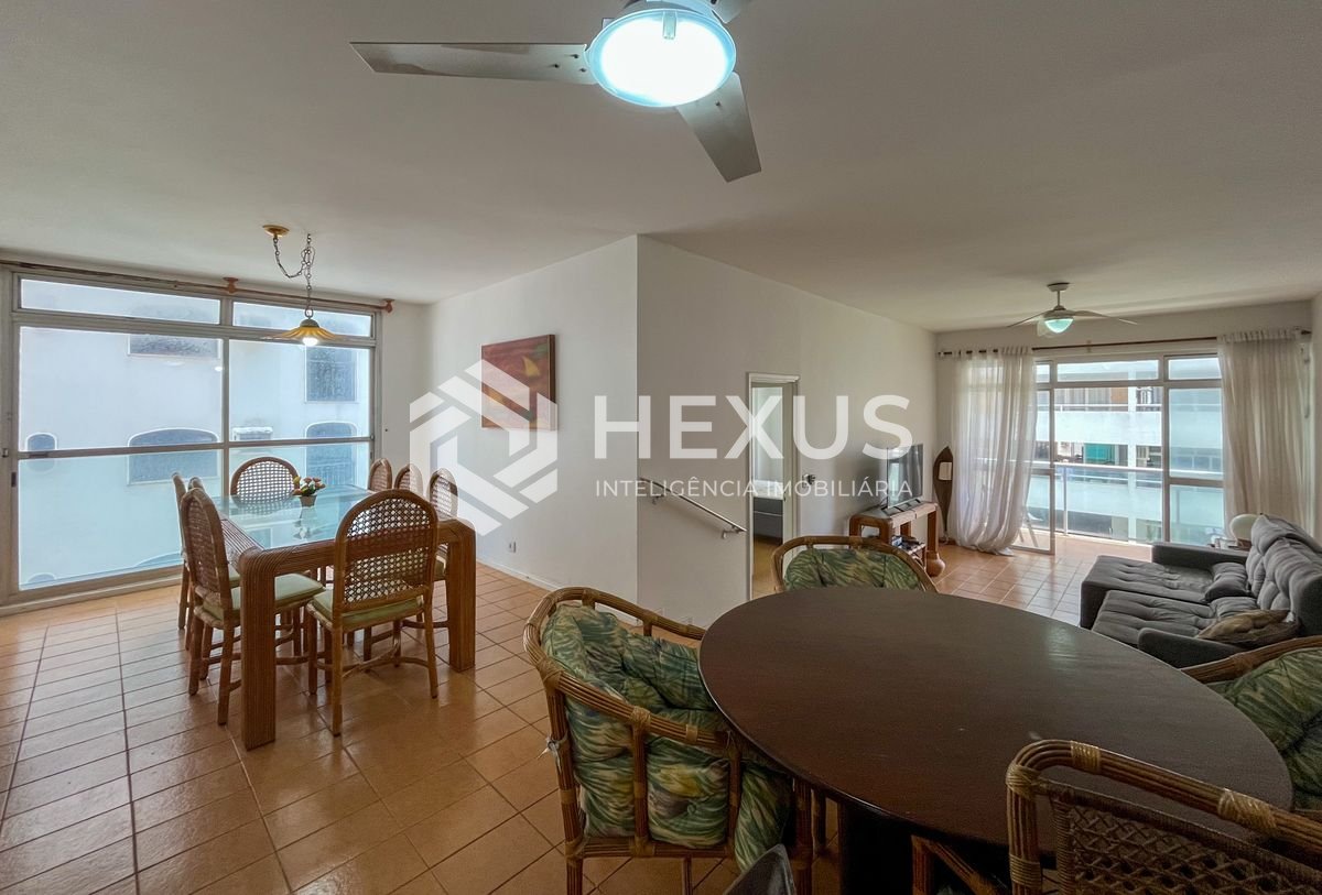 Foto 2 de Apartamento com varanda vista mar a 80m da praia nas Pitangueiras, Guarujá