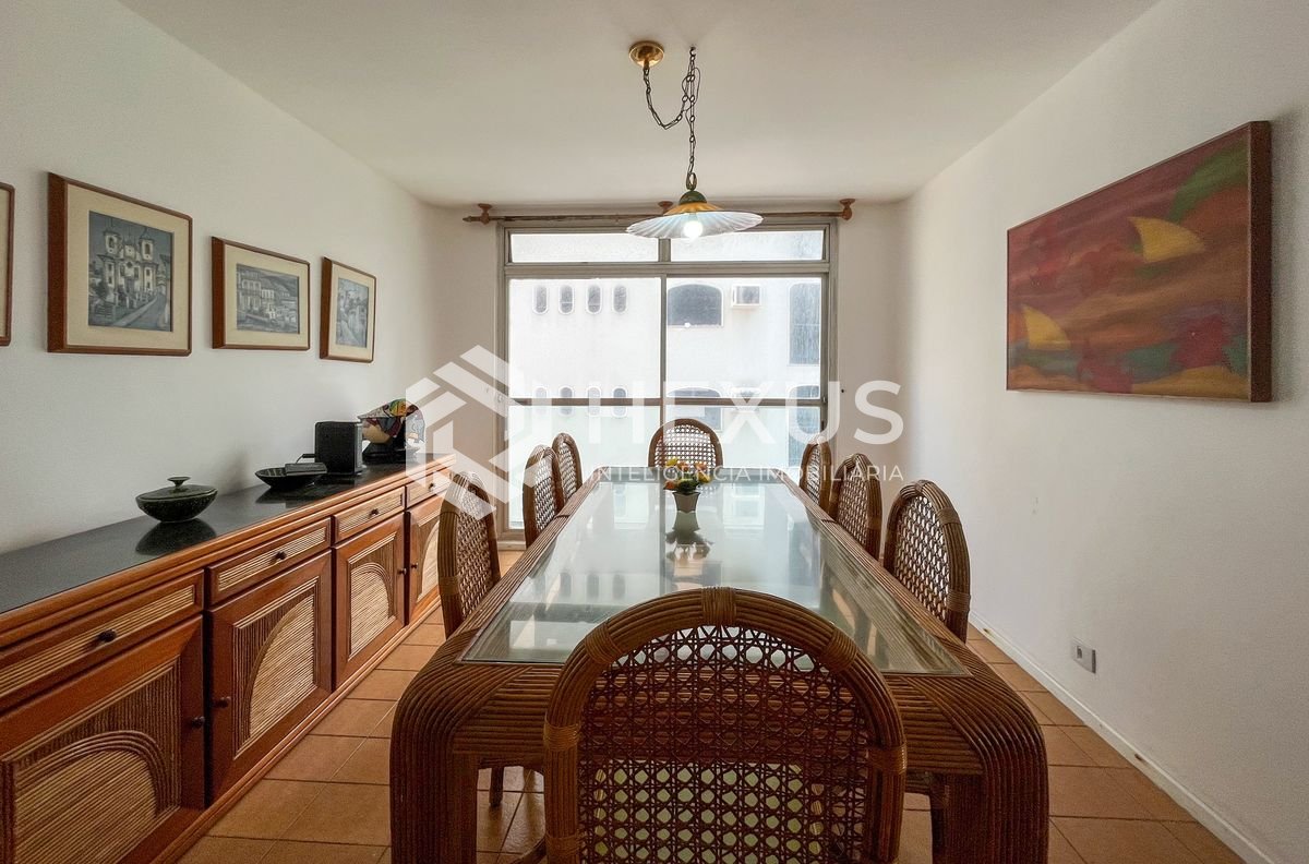 Foto 3 de Apartamento com varanda vista mar a 80m da praia nas Pitangueiras, Guarujá