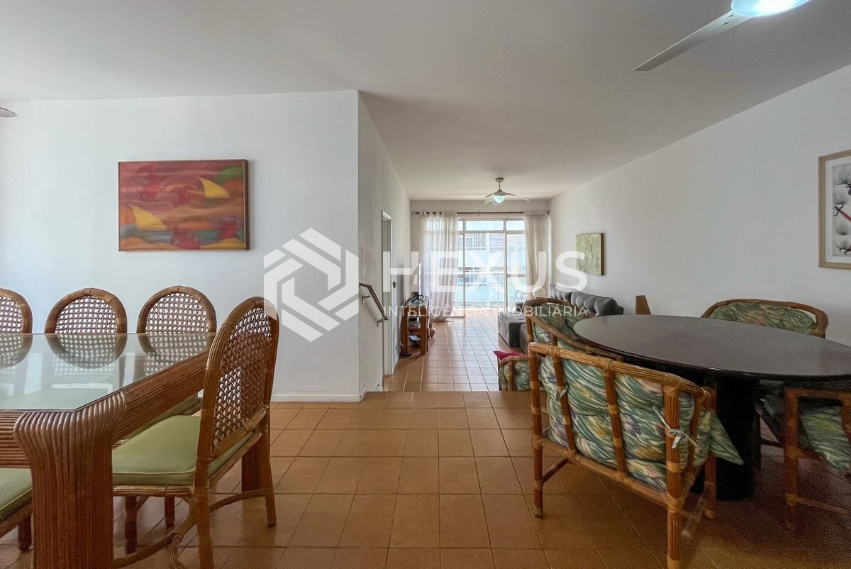Foto 5 de Apartamento com varanda vista mar a 80m da praia nas Pitangueiras, Guarujá