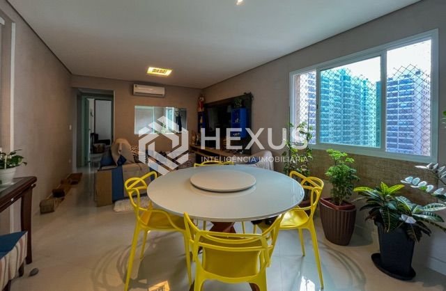 Foto 2 de Apartamento com varanda gourmet vista mar e lazer na beira mar da praia nas Pitangueiras, Guarujá
