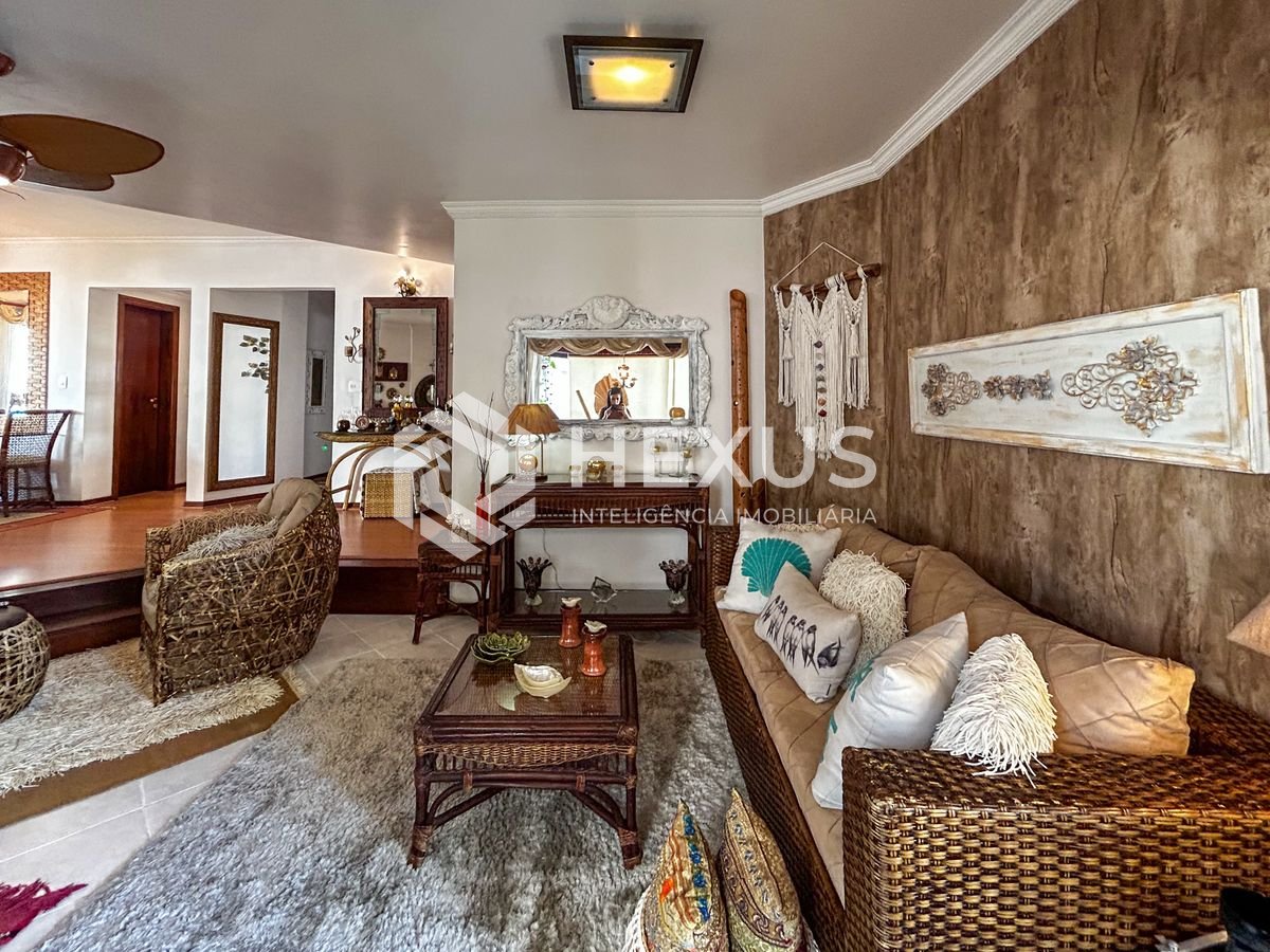 Foto 5 de Apartamento reformado com varanda vista mar e lazer a 200m da praia no Jardim Astúrias, Guarujá
