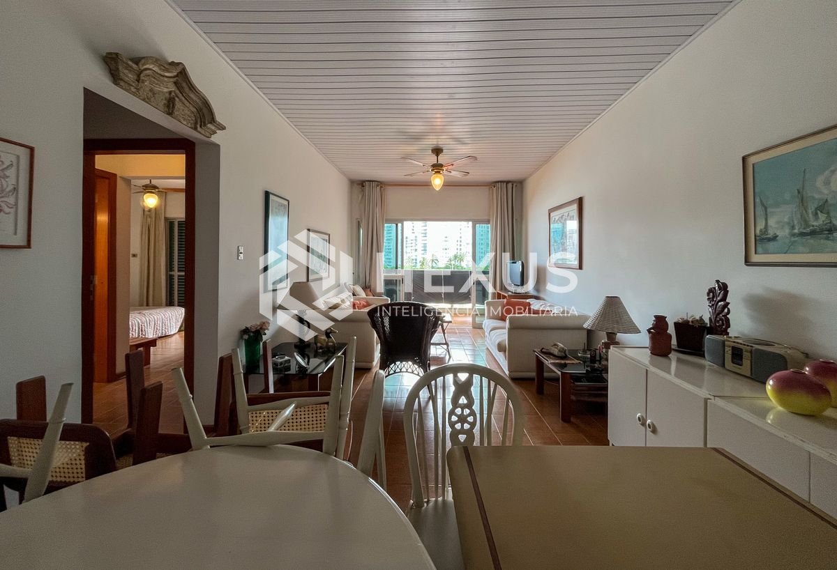 Foto 4 de Apartamento frente mar com varanda vista mar nas Pitangueiras, Guarujá