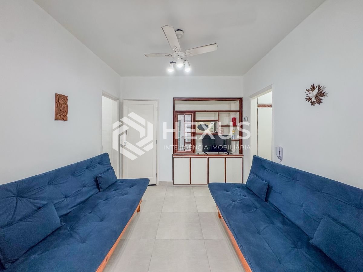 Foto 4 de Apartamento reformado com varanda a 300m da praia no Jardim Astúrias, Guarujá