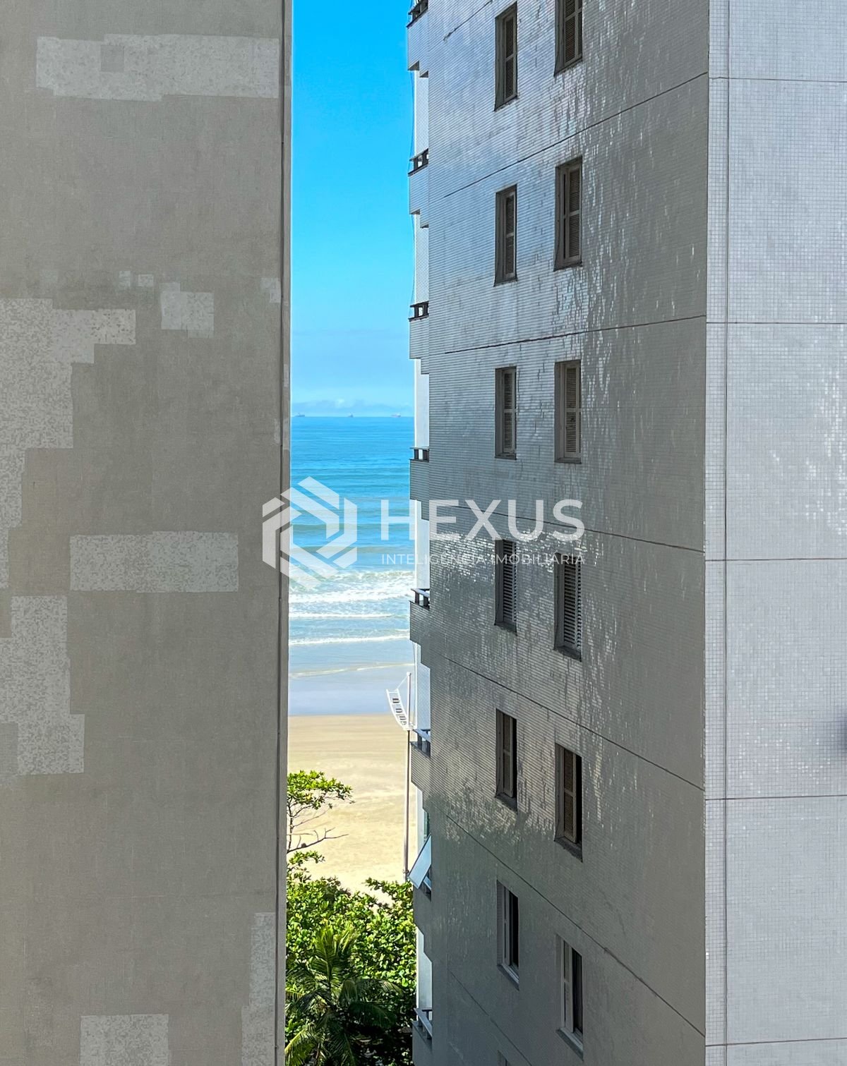 Foto 4 de Apartamento reformado frente mar com varanda vista mar, Guarujá