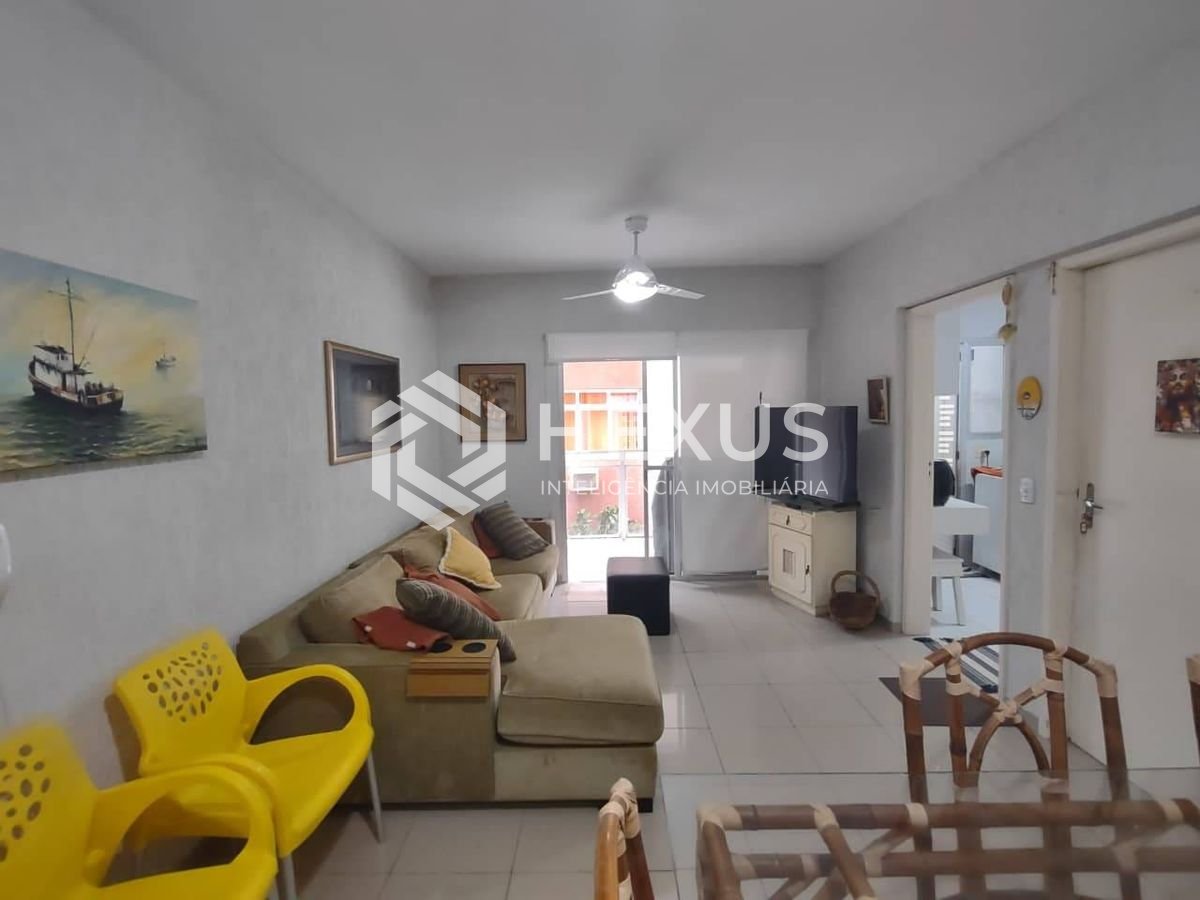Foto 2 de Apartamento reformado com varanda e lazer a 100m da praia na Enseada, Guarujá