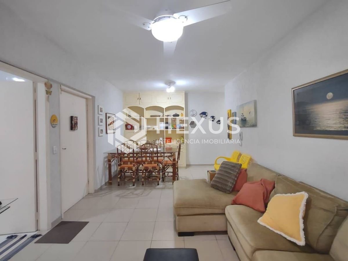 Foto 3 de Apartamento reformado com varanda e lazer a 100m da praia na Enseada, Guarujá