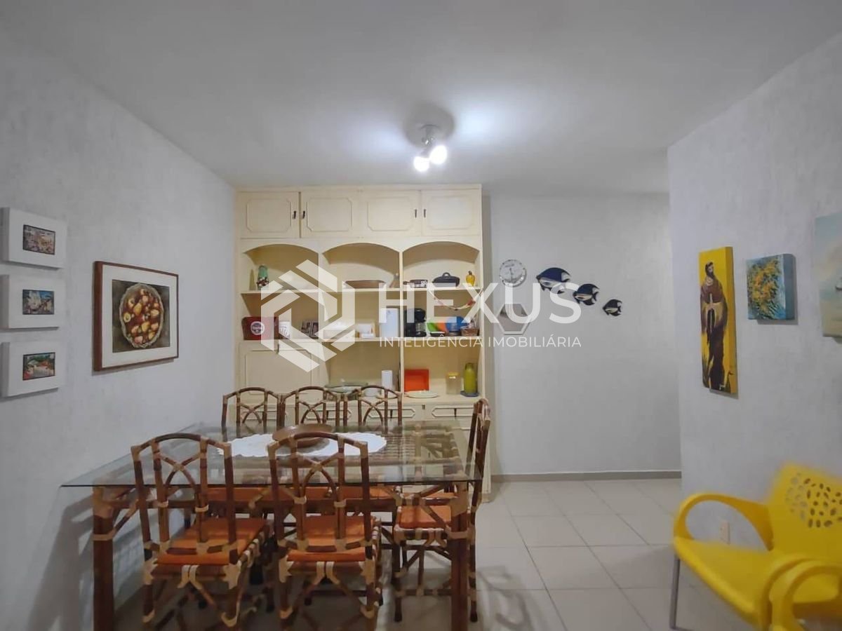 Foto 4 de Apartamento reformado com varanda e lazer a 100m da praia na Enseada, Guarujá