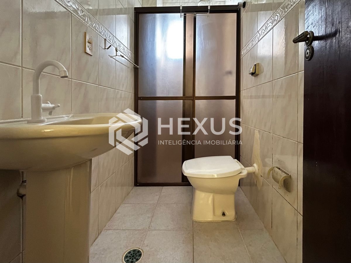 Foto 5 de Apartamento com varanda e lazer a 500m da praia no Tombo, Guarujá