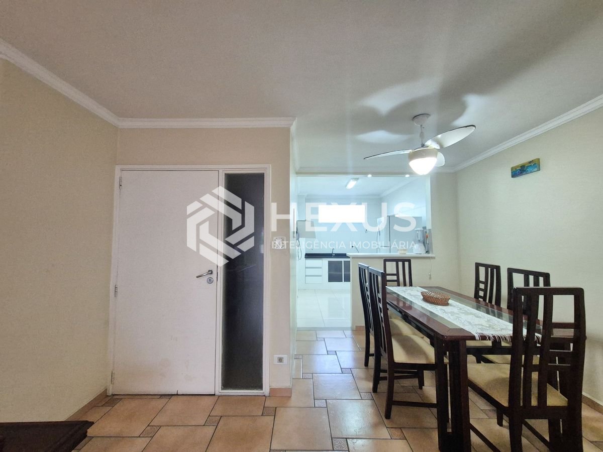 Foto 4 de Apartamento com varanda a 1 quadra da praia nas Pitangueiras, Guarujá