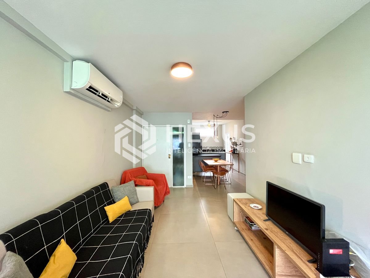 Foto 2 de Apartamento com varanda a 1 quadra do mar nas Pitangueiras, Guarujá