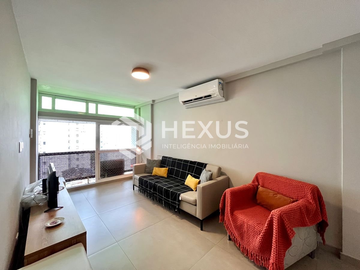 Foto 3 de Apartamento com varanda a 1 quadra do mar nas Pitangueiras, Guarujá