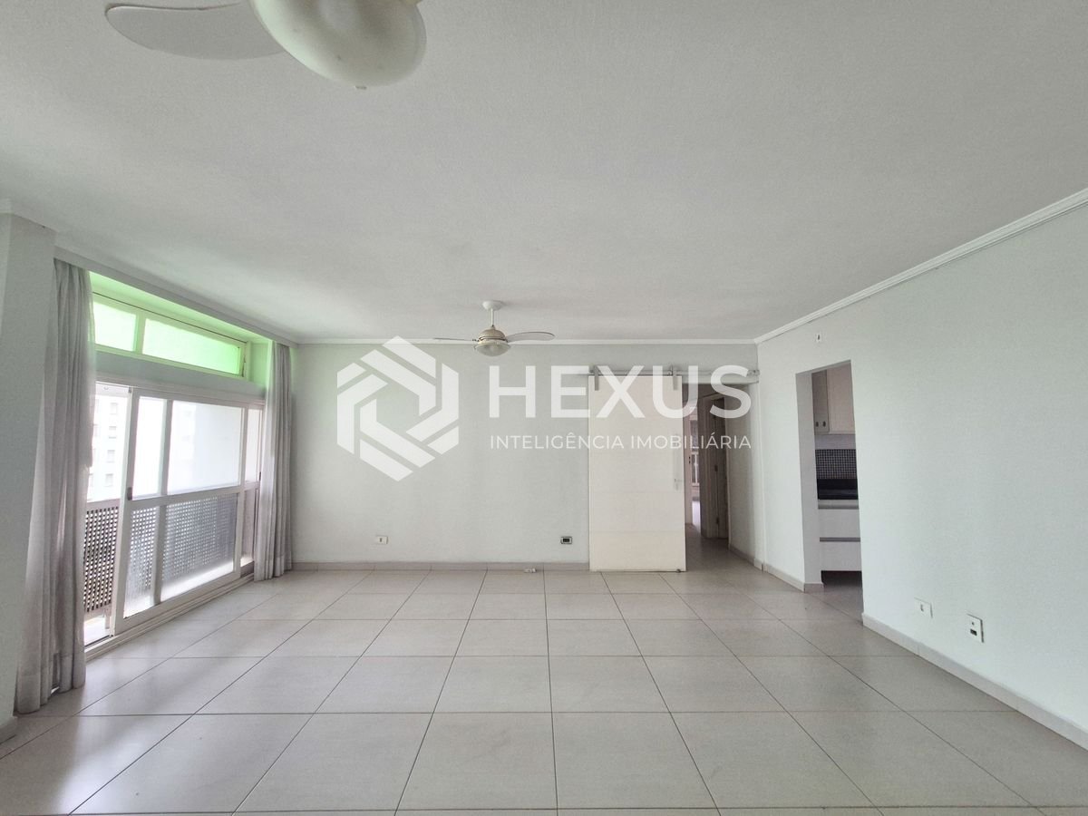 Foto 4 de Apartamento com varanda a 1 quadra do mar nas Pitangueiras, Guarujá