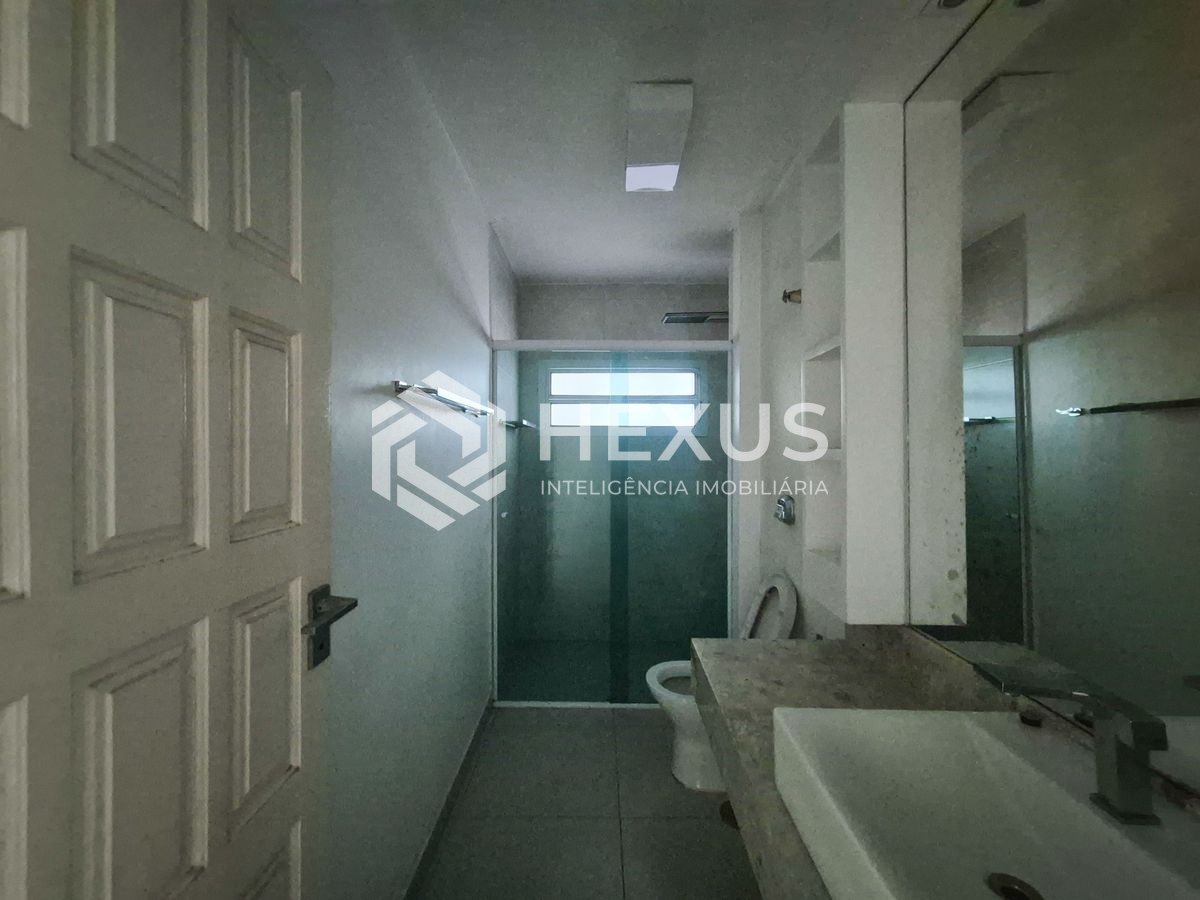 Foto 5 de Apartamento com varanda a 1 quadra do mar nas Pitangueiras, Guarujá