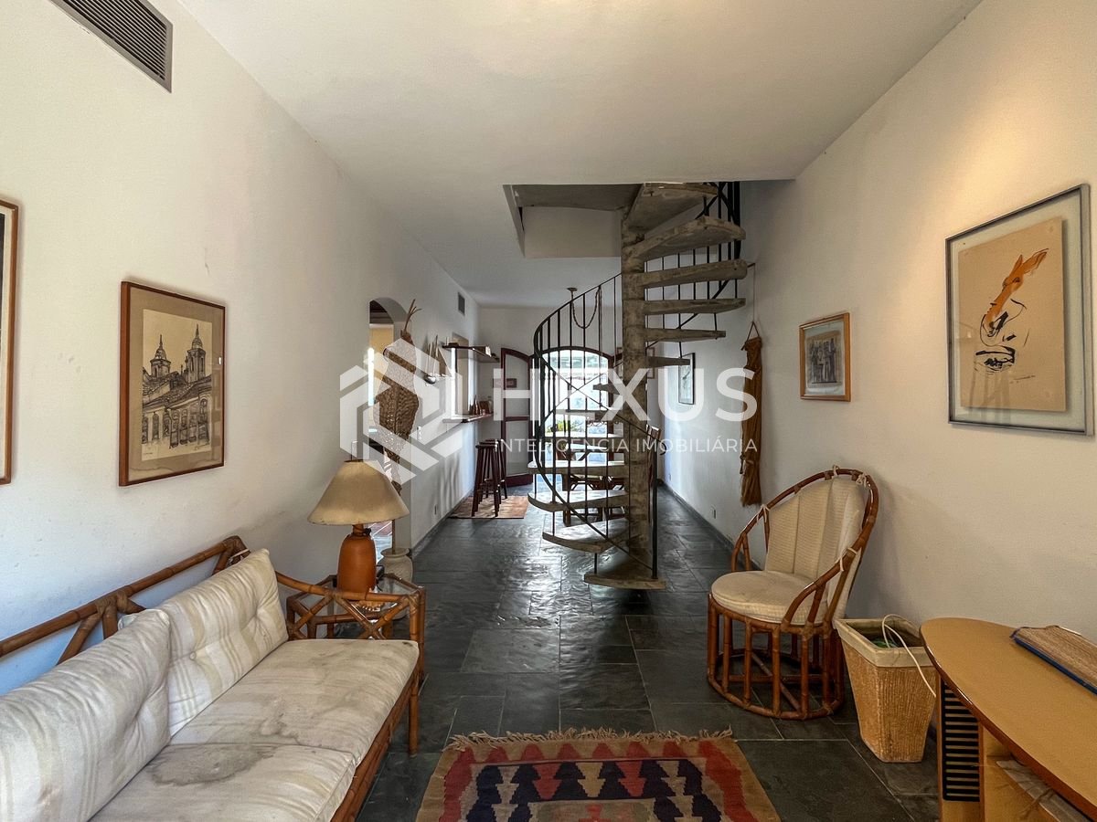 Foto 4 de Apartamento frente mar com varanda lazer e quintal na Enseada, Guarujá