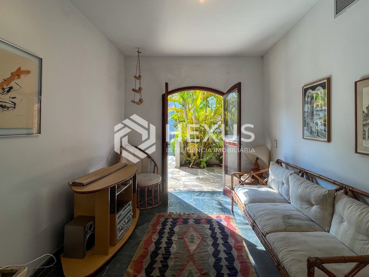 Foto 5 de Apartamento frente mar com varanda lazer e quintal na Enseada, Guarujá