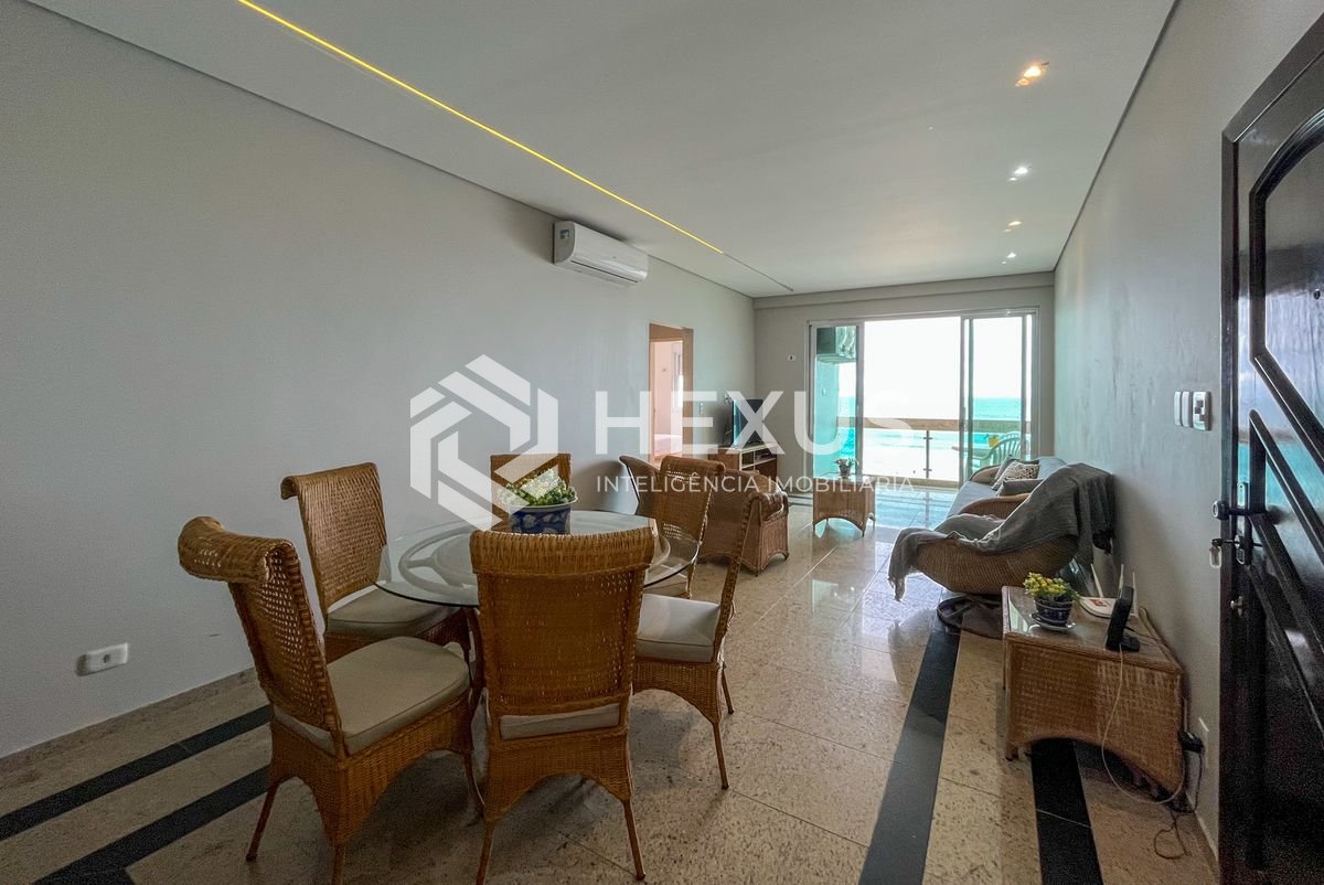 Foto 4 de Apartamento reformado frente mar com varanda vista mar nas Pitangueiras, Guarujá
