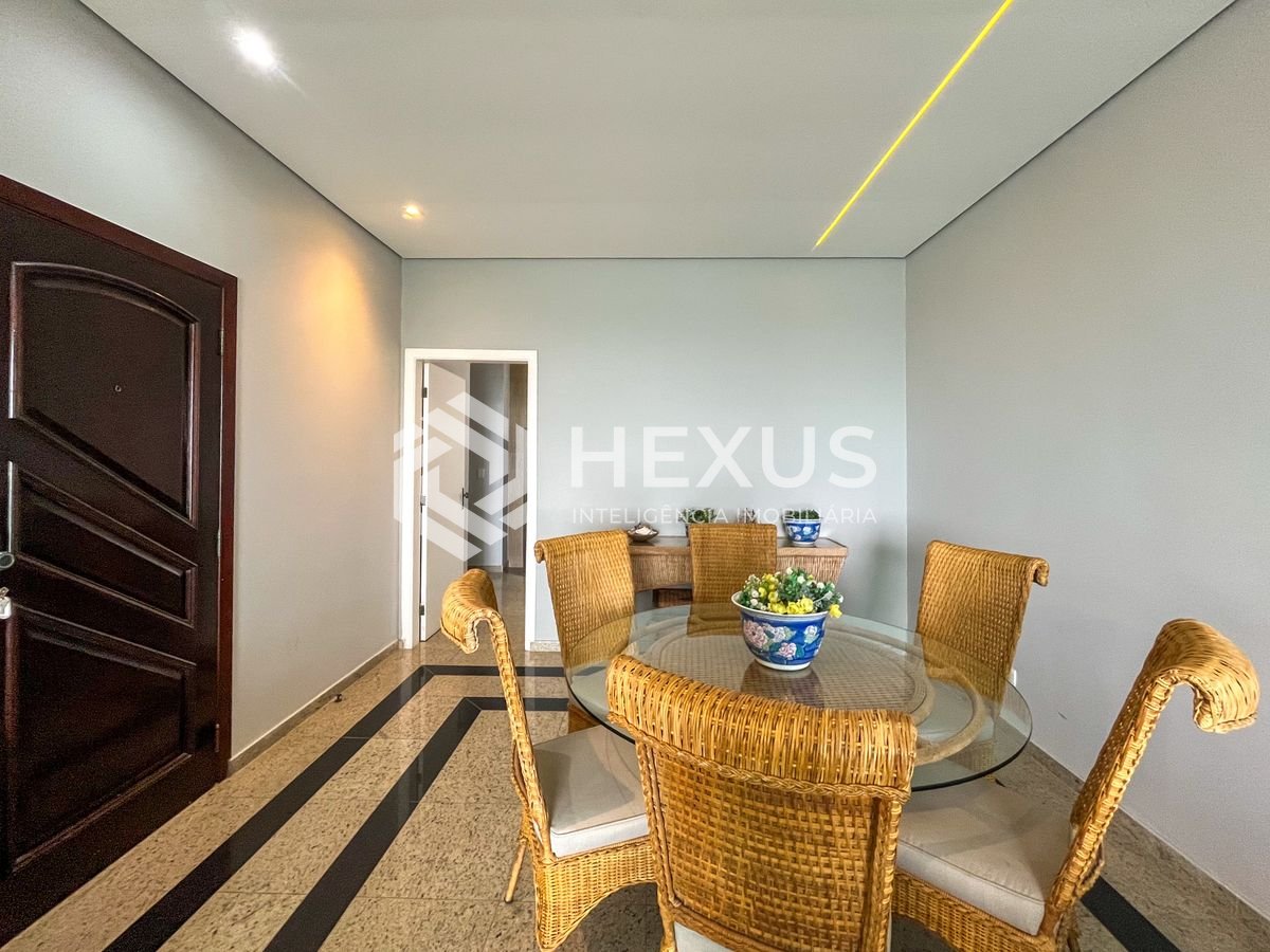 Foto 5 de Apartamento reformado frente mar com varanda vista mar nas Pitangueiras, Guarujá