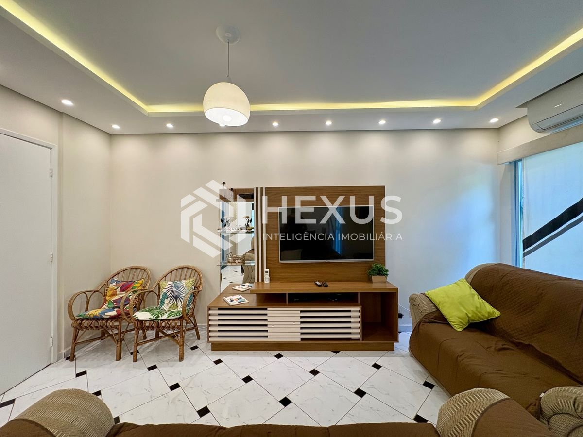 Foto 3 de Apartamento reformado com varanda na Enseada, Guarujá