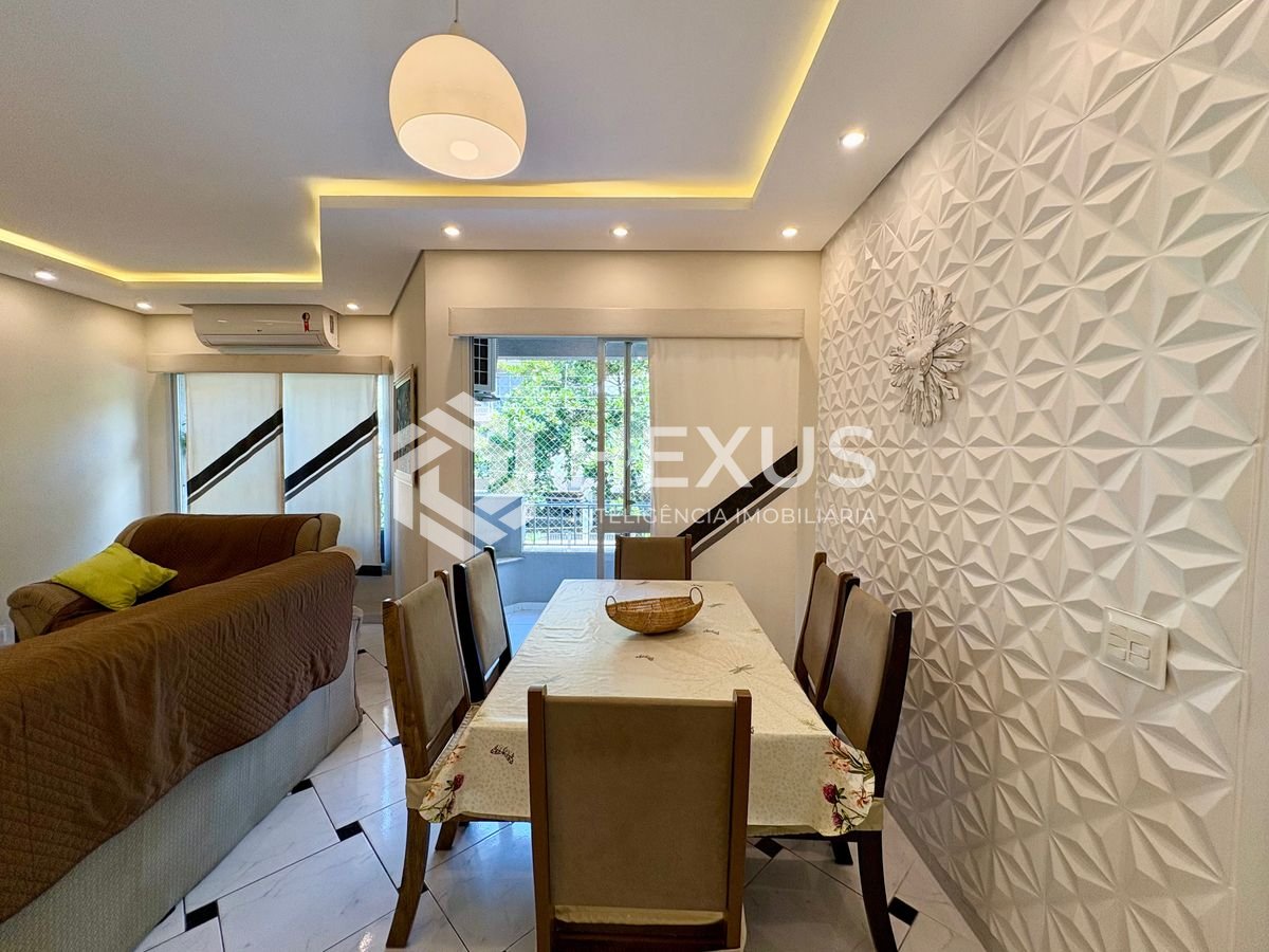 Foto 4 de Apartamento reformado com varanda na Enseada, Guarujá