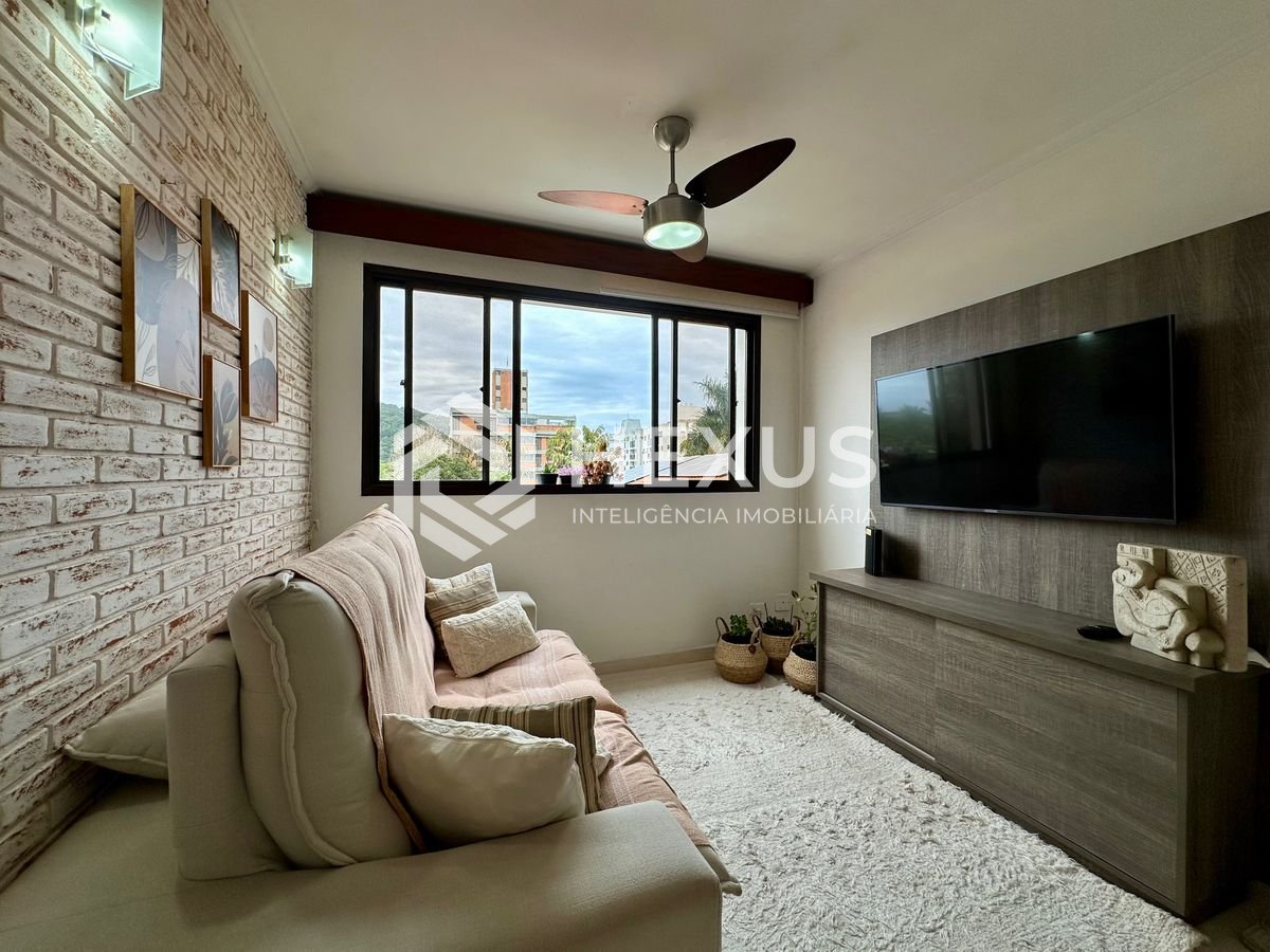 Foto 2 de Apartamento reformado com 2 dormitórios a 900m da Praia da Enseada – Região Tortugas