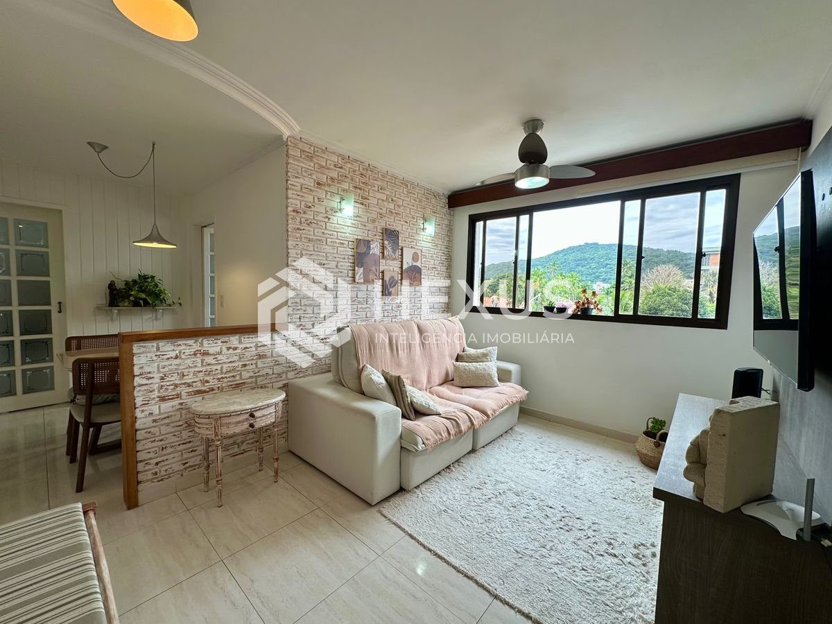 Foto 3 de Apartamento reformado com 2 dormitórios a 900m da Praia da Enseada – Região Tortugas