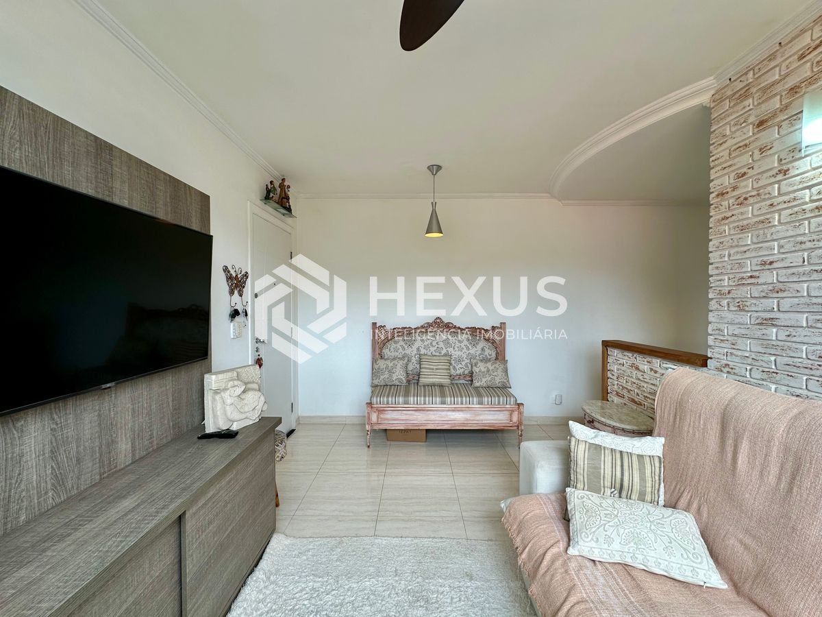 Foto 4 de Apartamento reformado com 2 dormitórios a 900m da Praia da Enseada – Região Tortugas