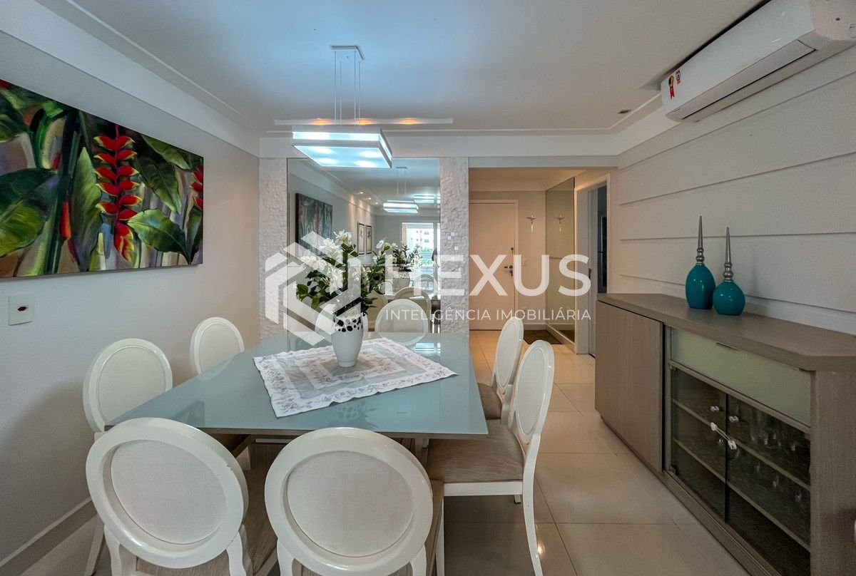 Foto 5 de Apartamento reformado frente mar com varanda gourmet vista mar com lazer na Pitangueiras, Guarujá