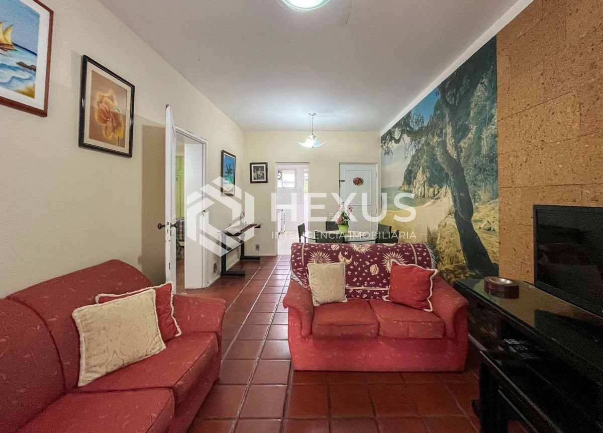 Foto 3 de Apartamento com varanda a 1 quadra do mar nas Pitangueiras, Guarujá