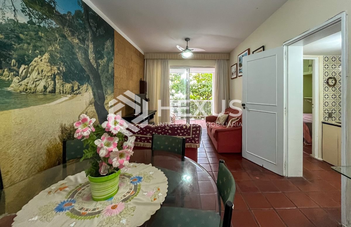 Foto 4 de Apartamento com varanda a 1 quadra do mar nas Pitangueiras, Guarujá